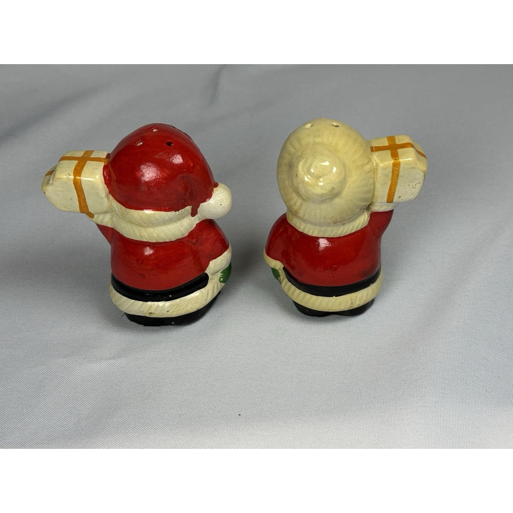 Vintage Mr & Mrs Santa Claus Salt & Pepper Set Holding Present Christmas Holiday - Picture 4 of 5